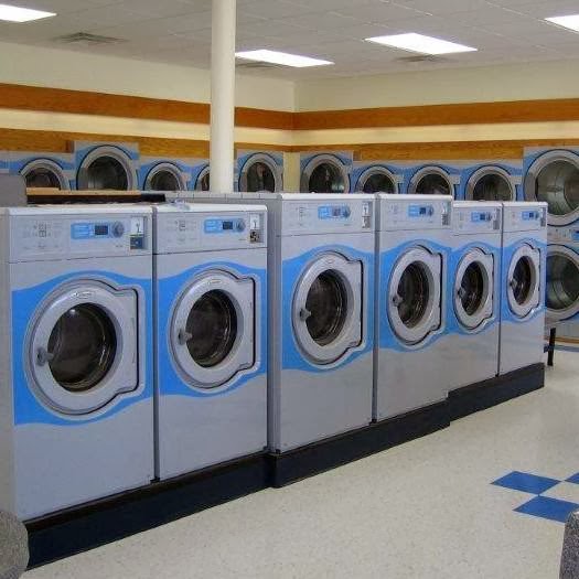 Garden Island Laundromat and Tanning storefront and entrance in Rockland
