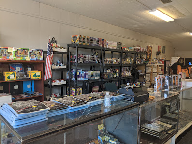 Triple J's Comics and Collectibles 57 W Main St, Xenia, OH 45385, Estados Unidos