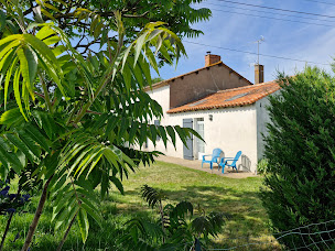 Photo n°1 de Le Cardoué - gîte et chambres d'hôtes prochePuy du fou à Chantonnay (Gîte)