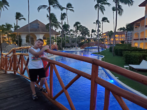 Travelonly with Danielle - Thumbnail