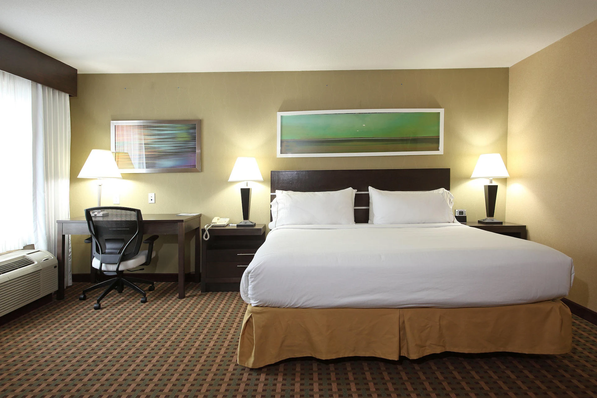 Holiday Inn Express & Suites Vernon by IHG