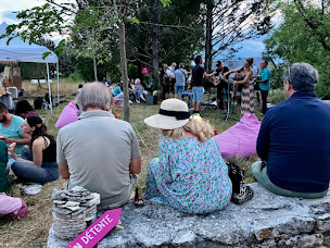 Photo n°11 de Café des Âgité•es du local à Chartrier-Ferrière (Café)