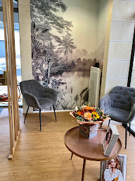 Photo n°10 de Virginie Foucteau Coiffure & Beauté La Biosthétique Paris / Prothésiste Capillaire-chevelures à Avoine (Service de remplacement capillaire)