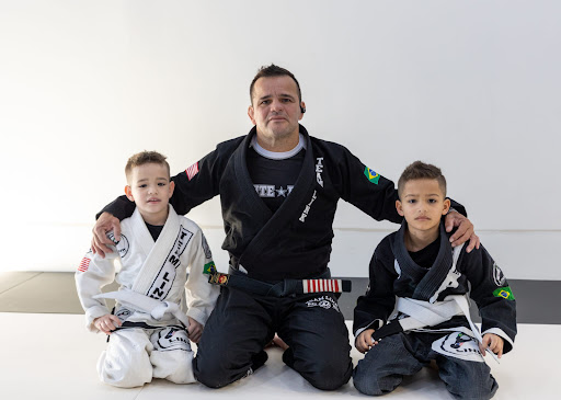 Chute boxe Brazilian jiujitsu, Muay Thai, capoeira - Thumbnail