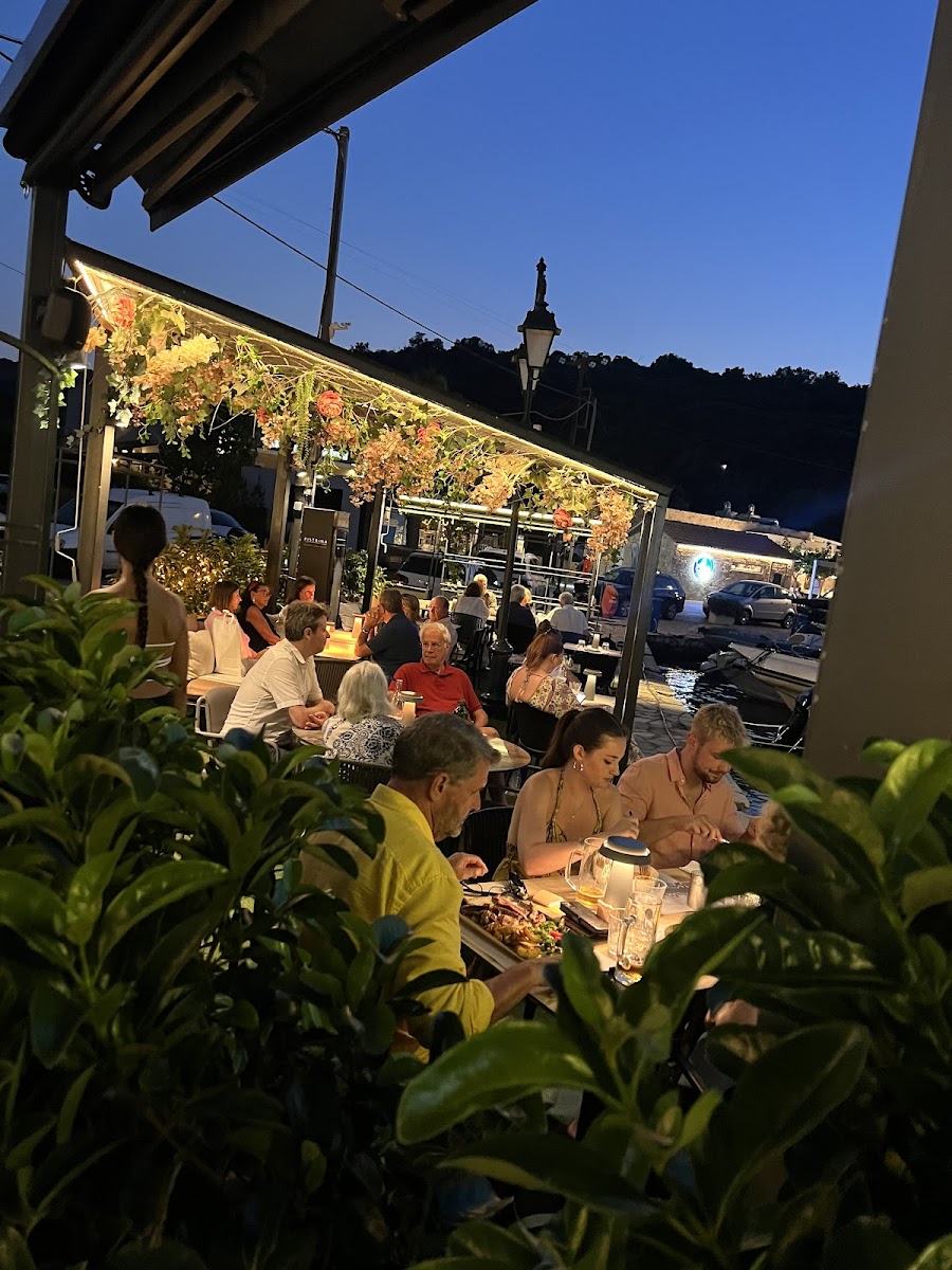 Pistrina Bakery and Cocktail Bar — photo 4