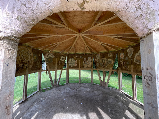 Lehmhütte im Stadtpark