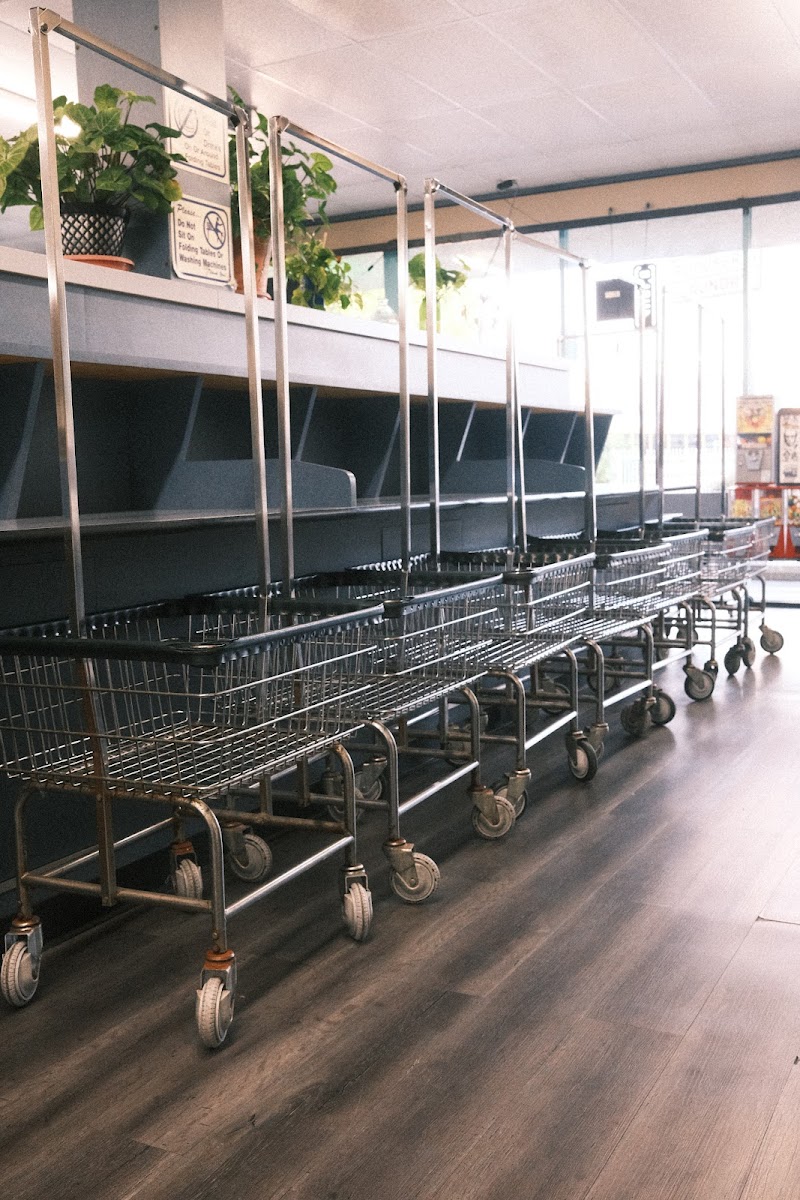 King Coin Laundry Lavandería facility with washing machines in Los Angeles