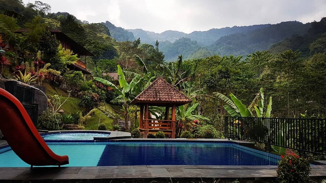 Villa Hakim Curug Cilember