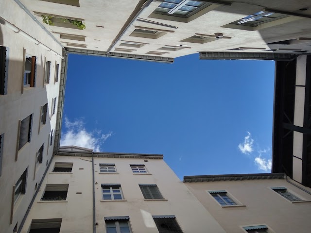Cour des Voraces