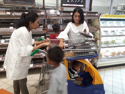 Photos of Giant Ekstra Permata Regensi