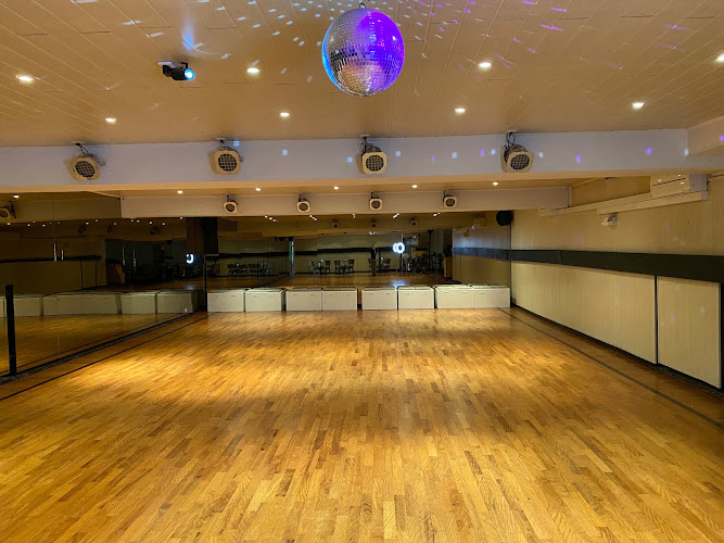 absoluttanzbar - tanzschule fern (Standort B8 Center)