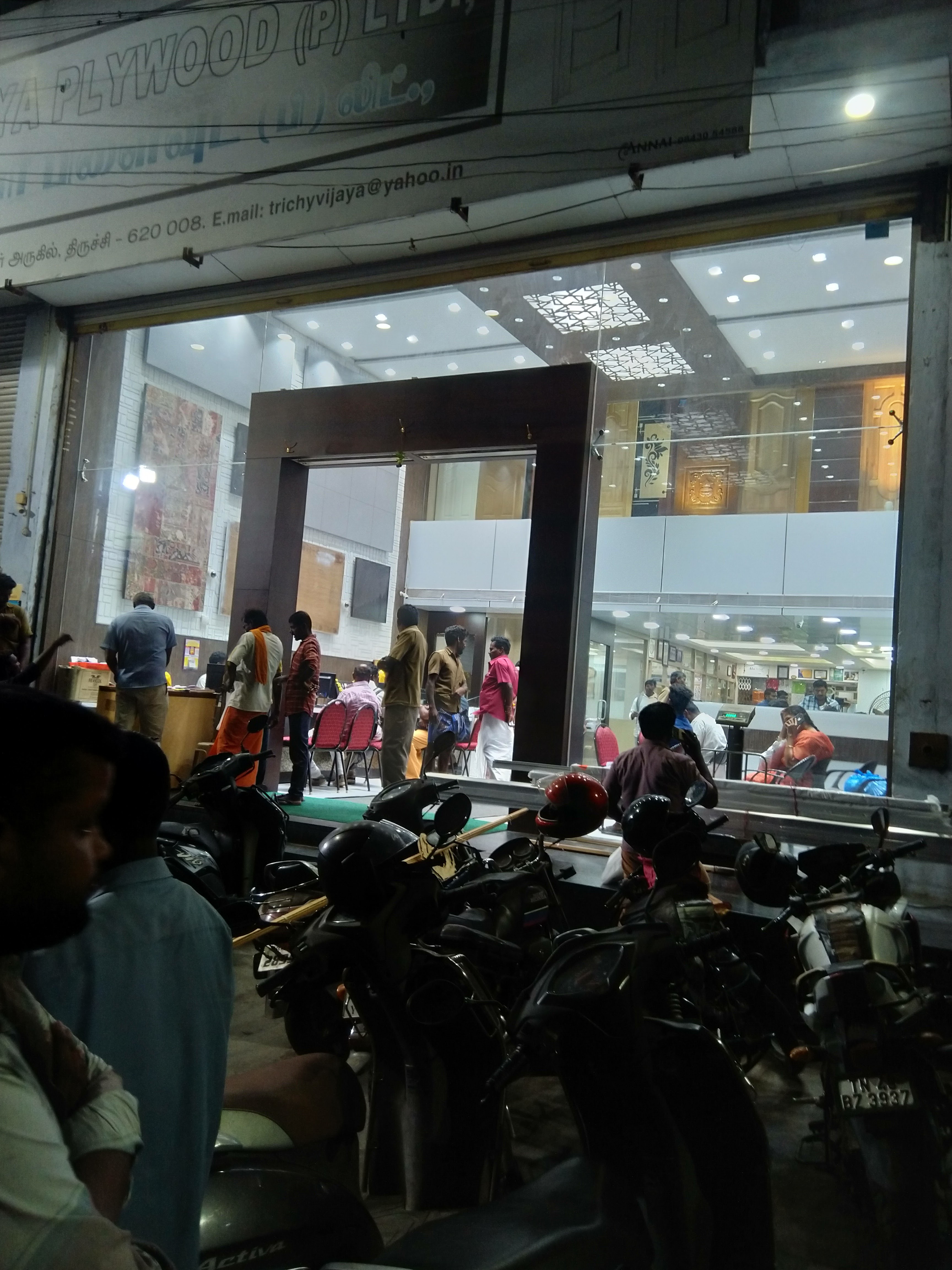 Store image
