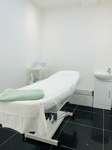 Lux & Glow Beauty Salon