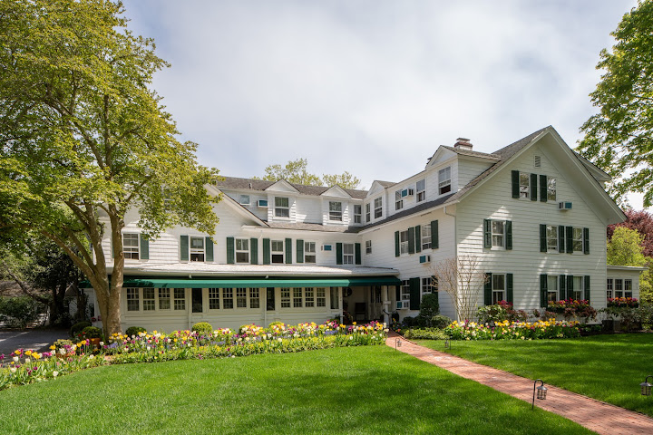 Huntting Inn by null