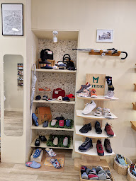 Photo n°5 de MES AMIS M ONT DIT... ( la cordonnerie dinannaise) à Dinan (Magasin de chaussures)