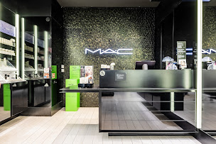 Photo n°3 de MAC Cosmetics à Levallois-Perret (Maquilleur.euse)