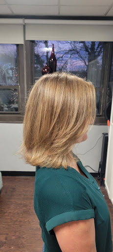 Renata Lassander Salon - Thumbnail