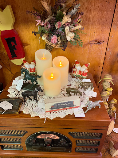Dietz Charming Mix Antiques & Wood Crafts - Thumbnail