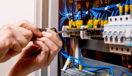 Eletricista 24h PVH I Calhas I VBC Multiserviços e Engenharia