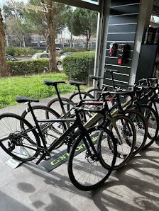 Materiel-velo.com - Magasin de Toulouse La Roseraie Av. Yves Brunaud, 31000 Toulouse, France