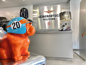 Photo n°6 de AERONAUTICA MILITARE à La Baule-Escoublac (Magasin de vêtements)