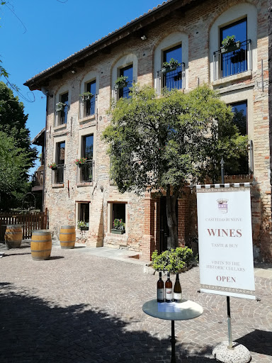 CASTELLO DI NEIVE Visite, degustazioni e acquisti - Enoteca La Casetta del Castello - Thumbnail