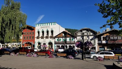 Leavenworth Square