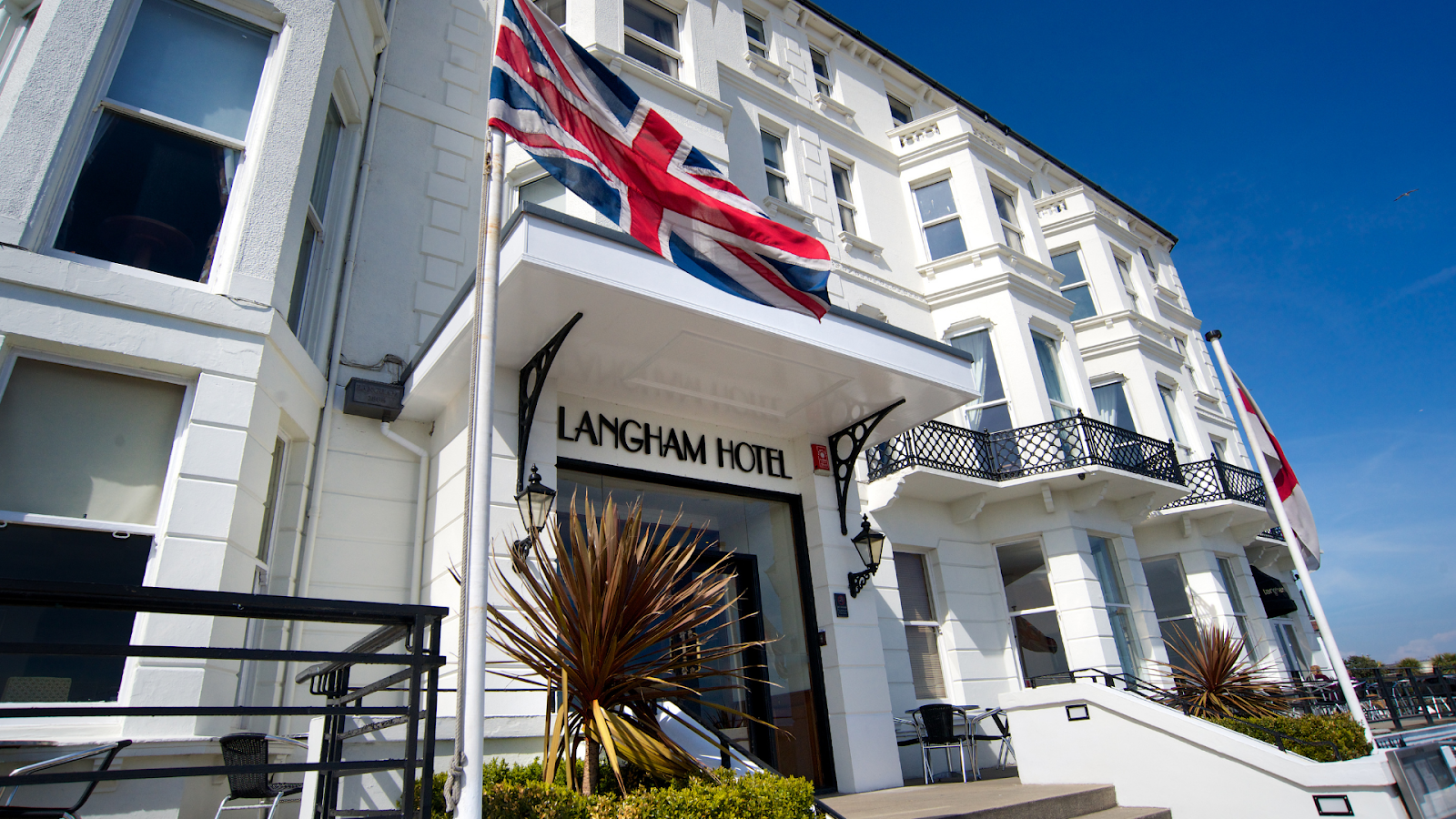Langhams Hotel Bar — photo 9