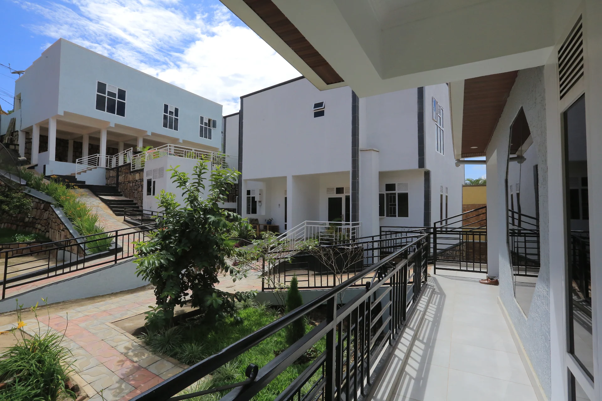 650 KGL Place