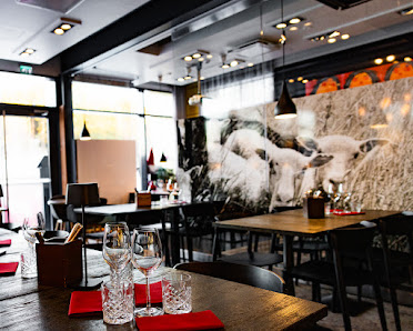 Bistro Kirkkonummi P-paikka Citymarketin alapiha, Limnellin aukio 6, 02400 Kirkkonummi, Finland