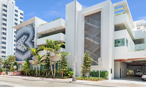 4000 Collins Avenue Parking Garage