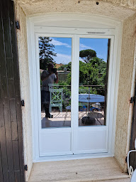 Photo n°26 de AB TERTIAIRE partenaire Arcades & Baies à Castries (Magasin de fenêtres en PVC)