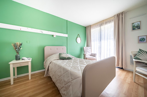 Photo de EHPAD Résidence Les Grands Chênes à Vielmur-sur-Agout (81570)