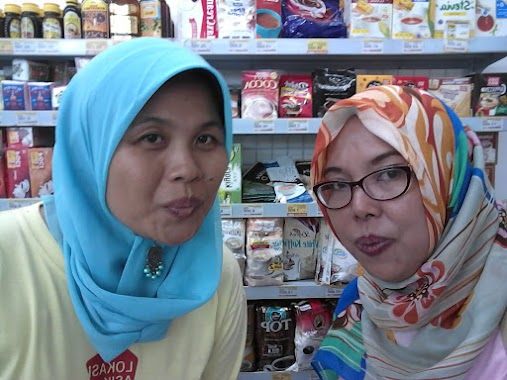 Indomaret BDN Raya, Author: Uut Utari