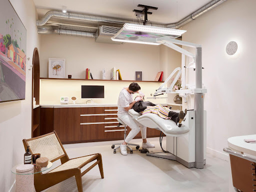 Paris Dental Studios - Centre Dentaire MARAIS | Soins Dentaires - Chirurgiens-dentistes - Orthodontie - Thumbnail