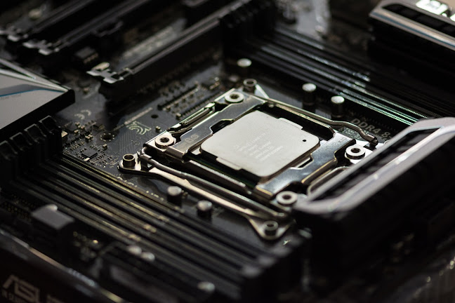 ΜΗΔΕΝ ΕΝΑ computer laboratory