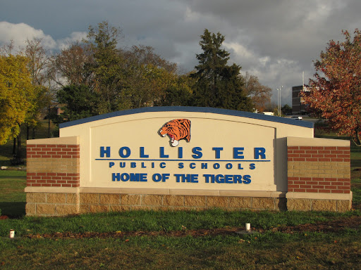 Hollister R-V School District Logo