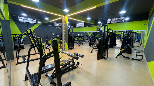 MUSCLE N FITNESS GARAGE UNIT 3