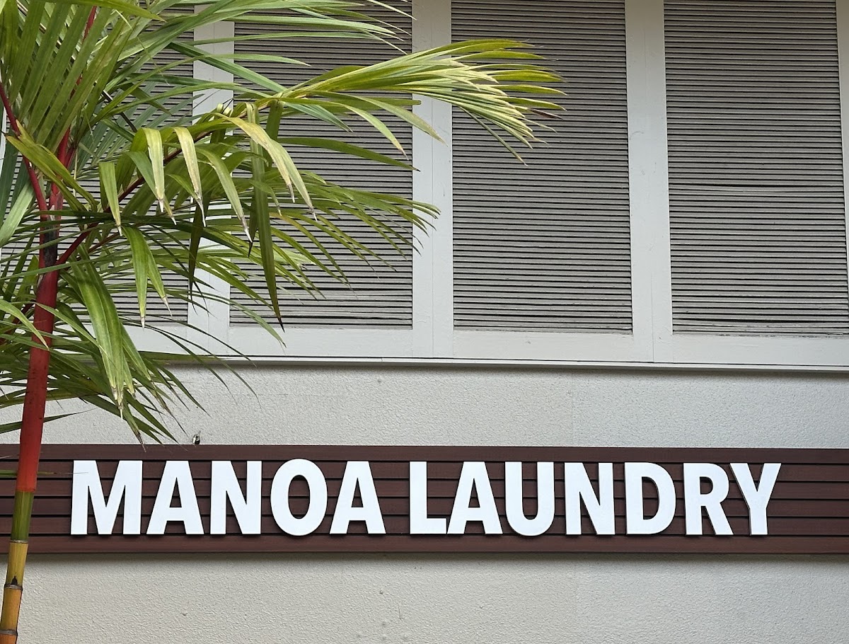 Laundromat facility with washing machines in Honolulu