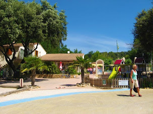 Photo n°5 de Camping Les Genêts d'Or à Bagnols-sur-Cèze à Bagnols-sur-Cèze (Terrain pour camping-cars)