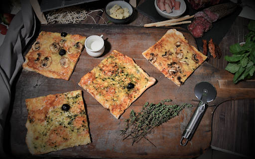 Chouette Pizza à Dijon depuis plus de 30 ans, pizzas artisanales, burger maison, en livraison, sur place et à emporter