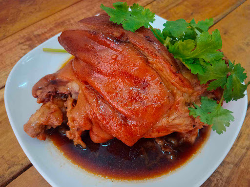 ร้านข้าวขาหมูพี่กุ๊กหัวถนน