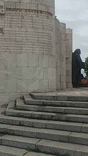 Паметник на Паисий Хилендарски - Музей
