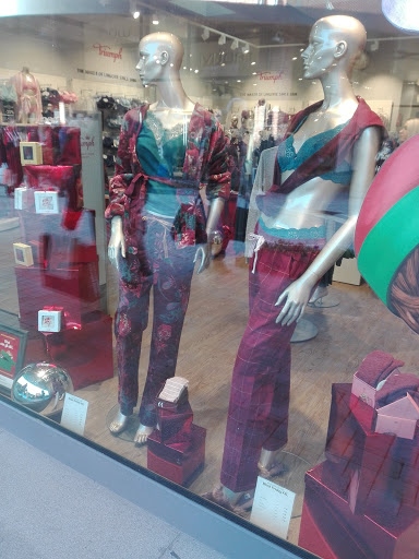 Triumph Lingerie - Outlet Vicolungo - Thumbnail