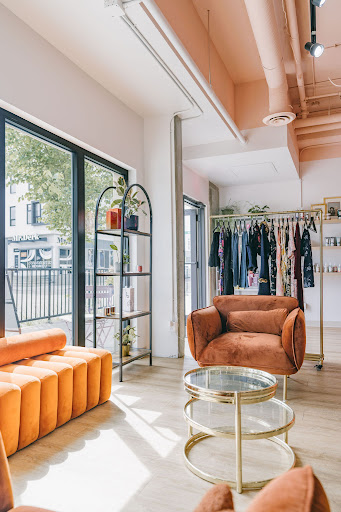 Daughters Salon - Visual