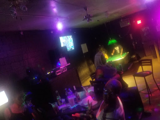 Hardy's Lounge - Visual