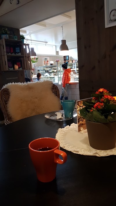 Photos of Us T&aring;ll&aring;st coffee shop