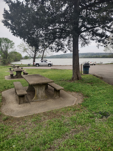 Lake Dardanelle public boat ramp