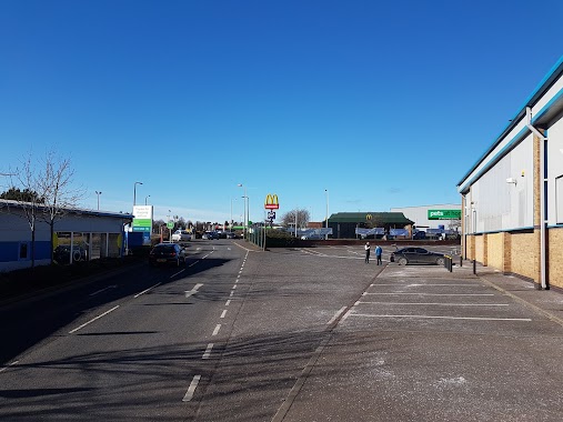 Milton of Craigie Retail Park, Author: Kevin Reid