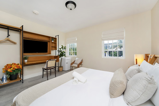 Life House, South of Fifth by null